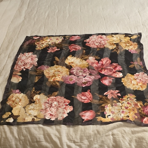 Silk Adrienne Vittadini  Pink and Gold Scarf Luxurious Wrap - Picture 5 of 13